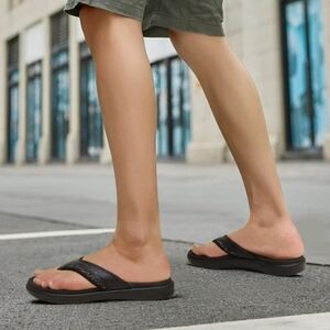 Kuailu Men's Black Flip Flop Sandals. Size 14.